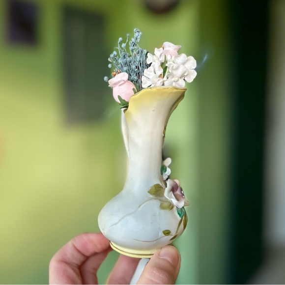 VTG Mini Faux Florals + Lace In 3D Floral Textured Victorian Styled Vase Art - Picture 4 of 7